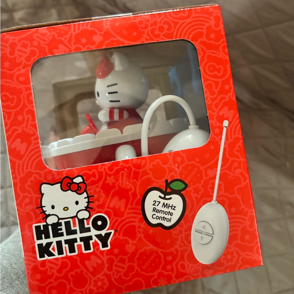 Hello Kitty Remote Control Driving Teacup - Picture 3 of 4